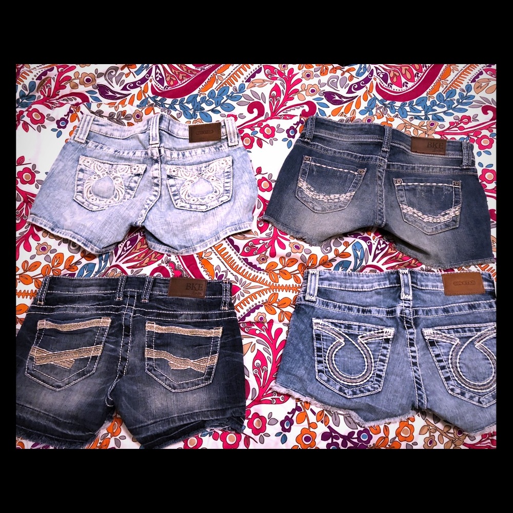5 pair shorts from The Buckle. Size 24,worn once.